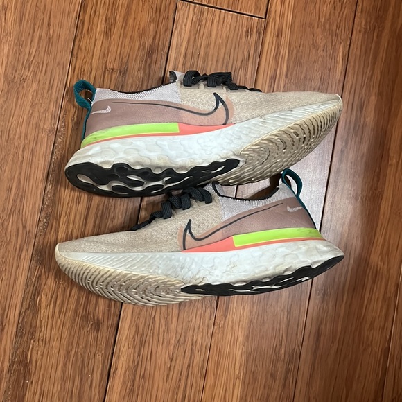 Loved- Nike react infinity women’s size 7.5 - Picture 6 of 7